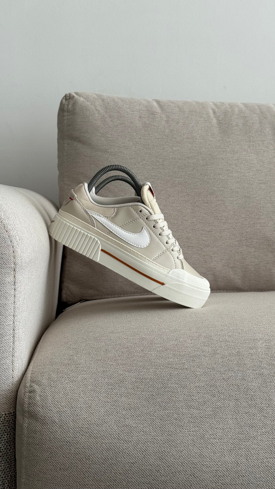 NIKE LEGACY BEIGE