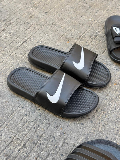 CHANCLA NIKE CLASICA NEGRA
