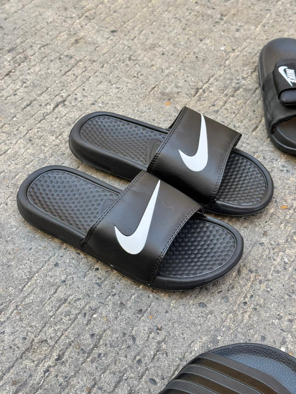 CHANCLA NIKE CLASICA NEGRA