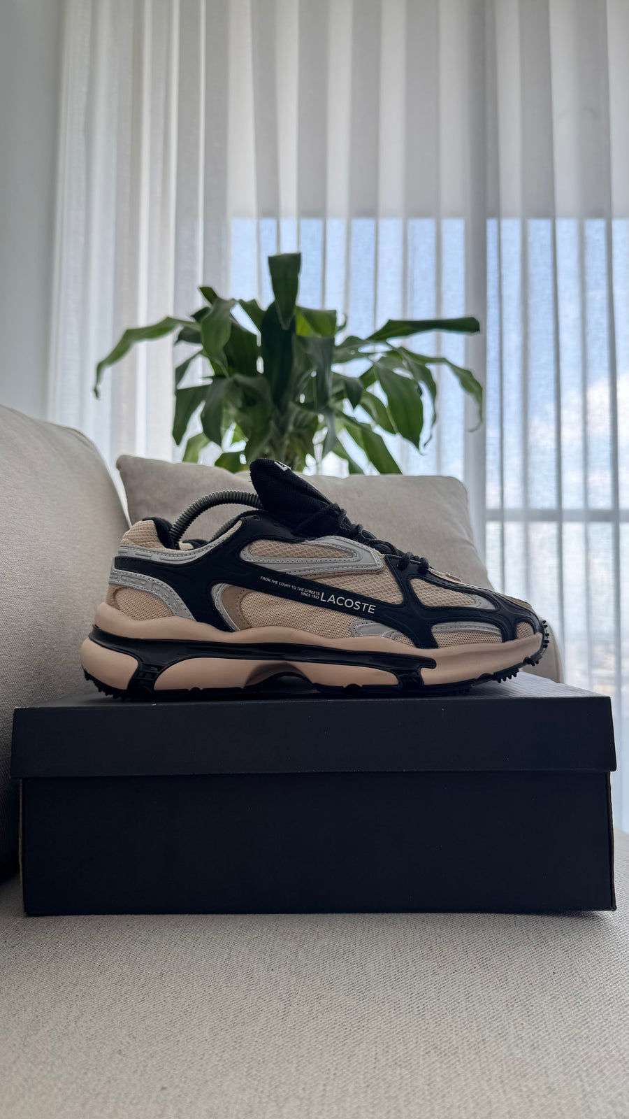 LACOSTE LOO3 BEIGE NEGRO