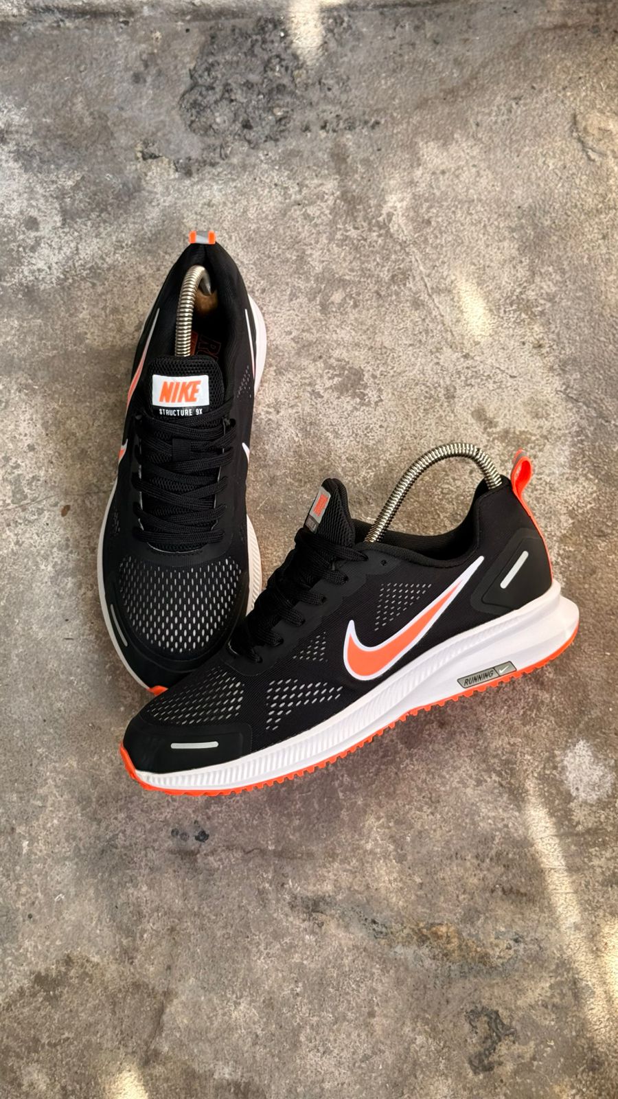 NIKE ZOON RUNNING NEGRO NARANJA