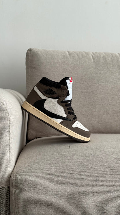 NIKE JORDAN RETRO 1 TRAVIS SCOTT BLANCO CAFE