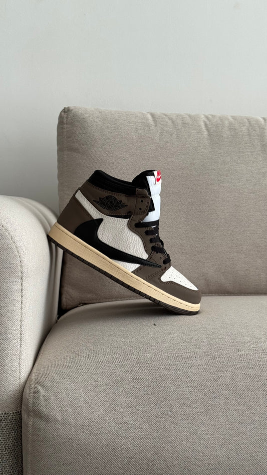 NIKE JORDAN RETRO 1 TRAVIS SCOTT BLANCO CAFE