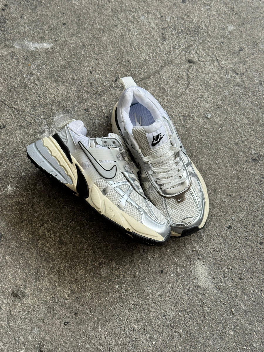 NIKE V2K PLATA 26