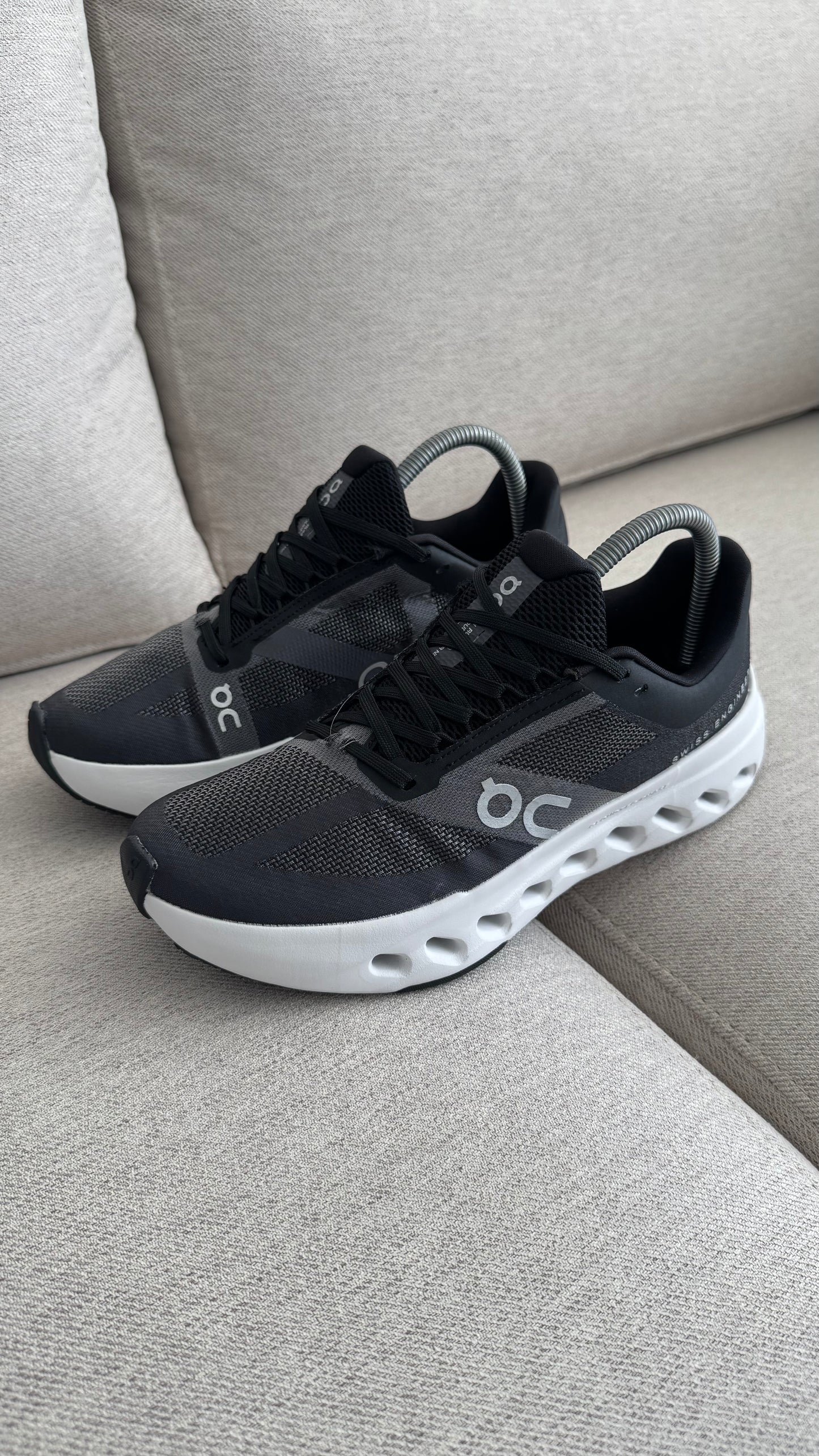 ON RUNNING NEGRO BLANCO