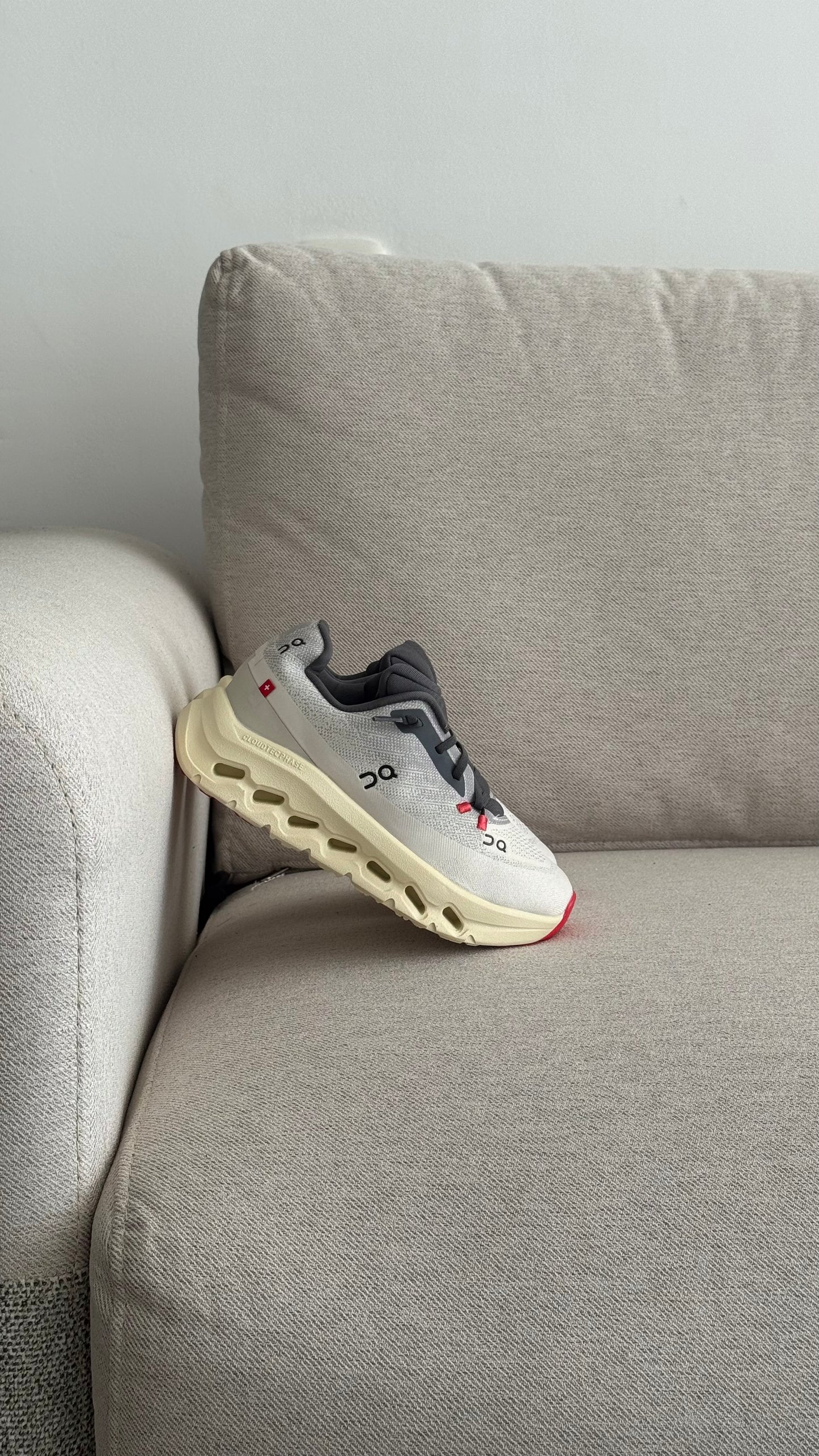 ON CLOUDTEC BEIGE GRIS NIÑOS