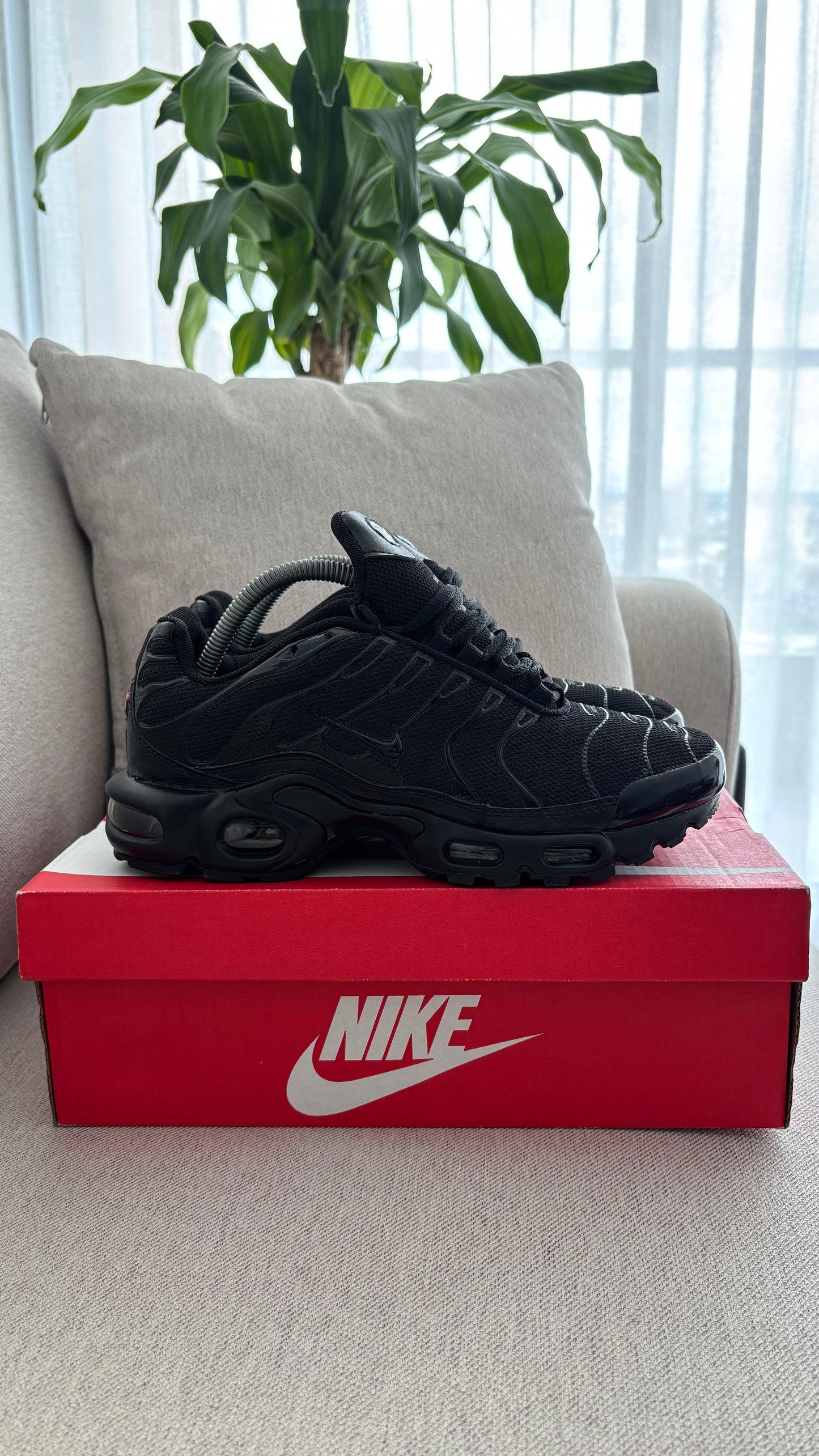 NIKE TN NEGRO