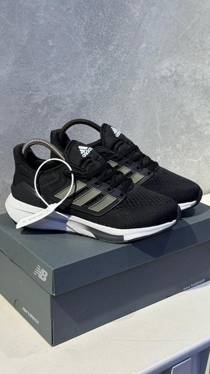 ADIDAS EQ21 NEGRO GRIS