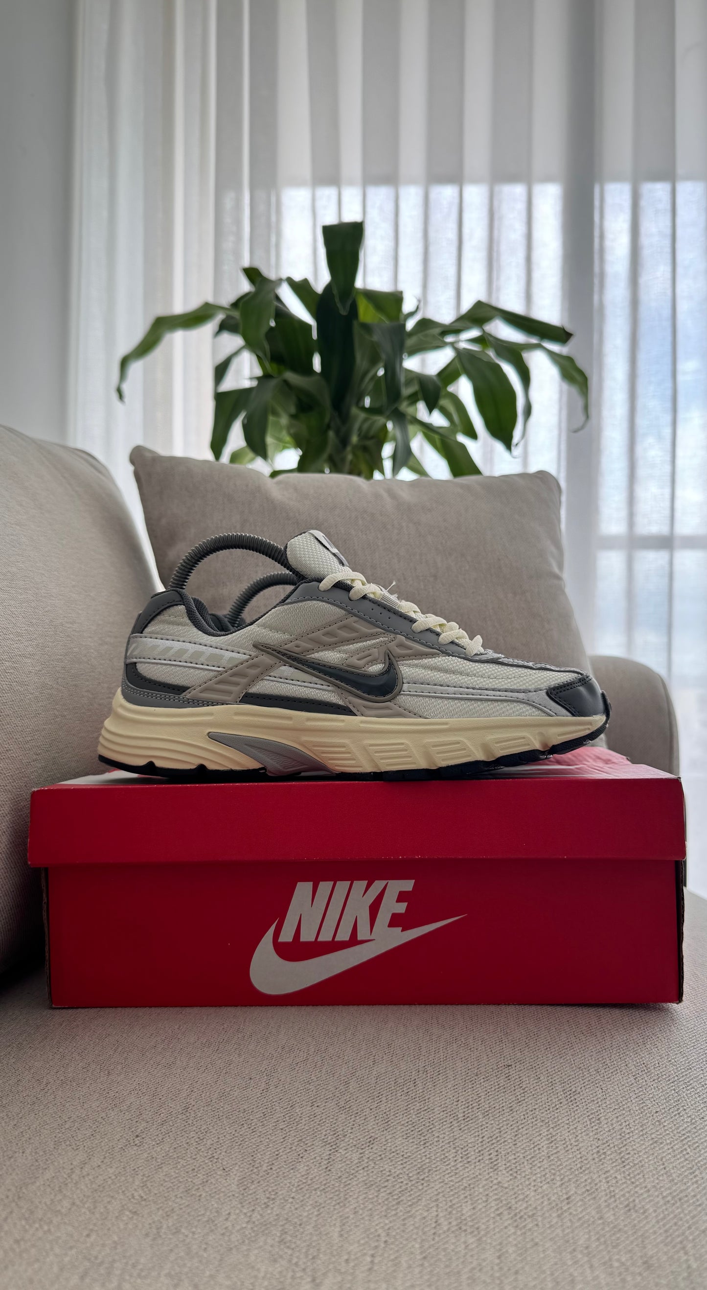 NIKE INITIATOR BLANCO BEIGE AZUL