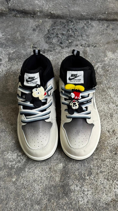 JORDAN RETRO 1 NEGRA BLANCA NIÑO
