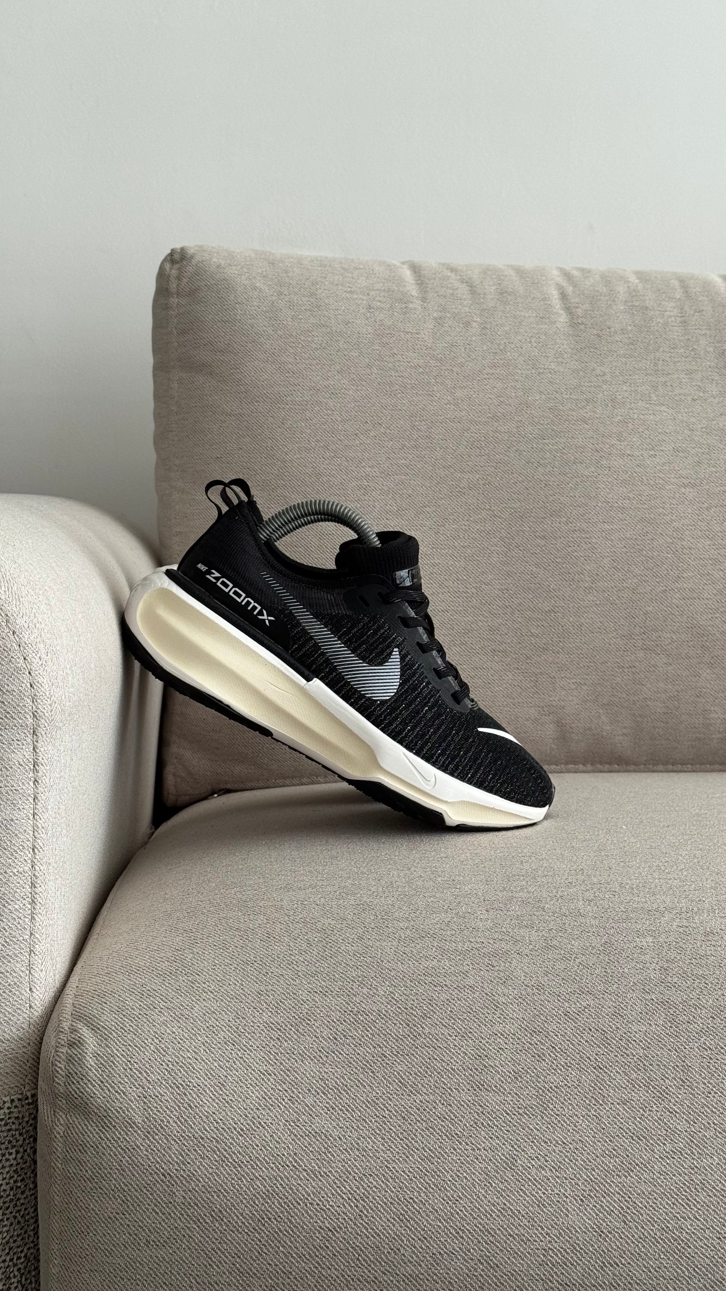 NIKE INVINCIBLE RUN 3 NEGRO BLANCO