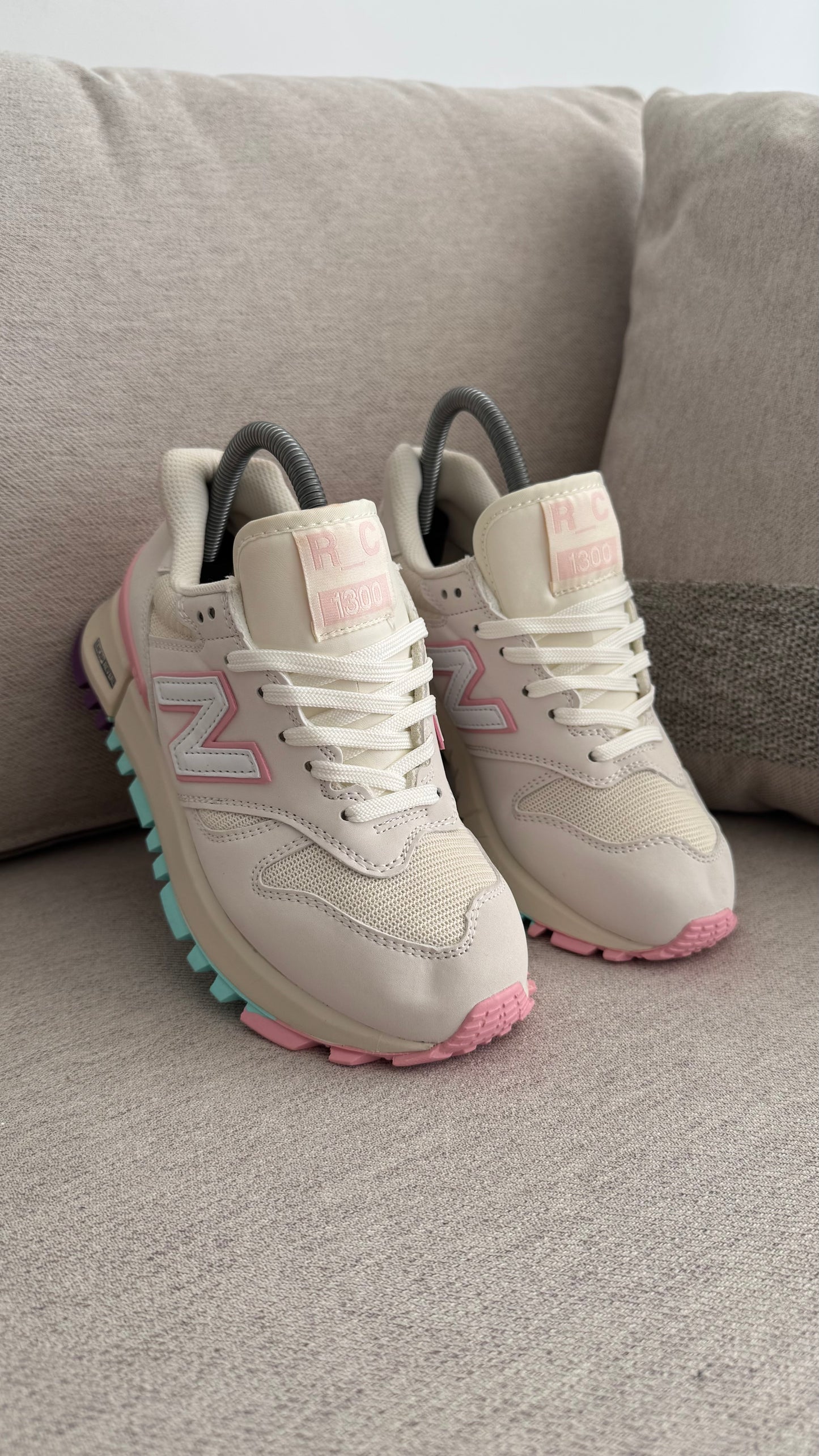 NEW BALANCE 1300 BLANCO ROSADO