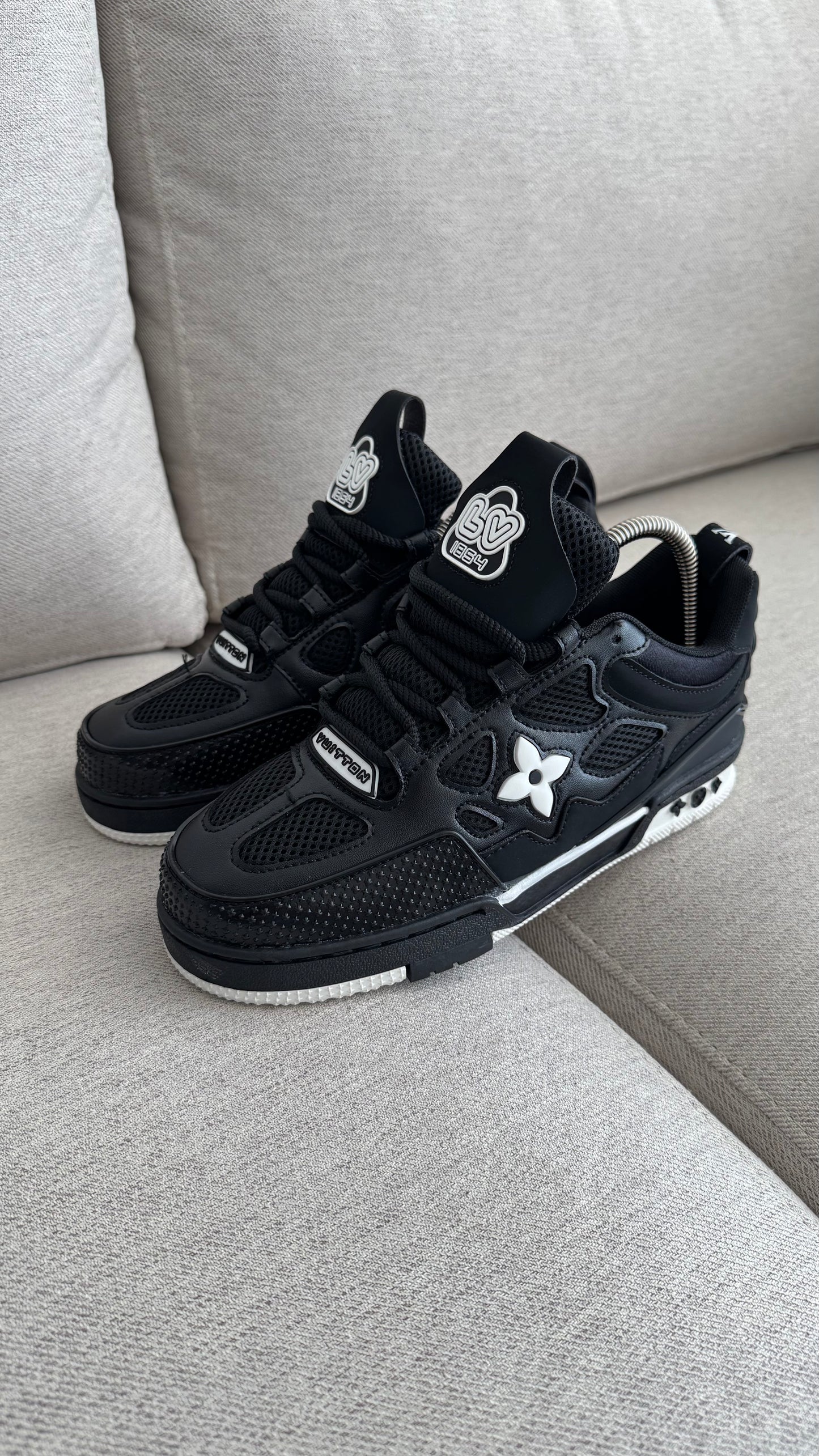 LOUIS VUITTON NEGRO BLANCO