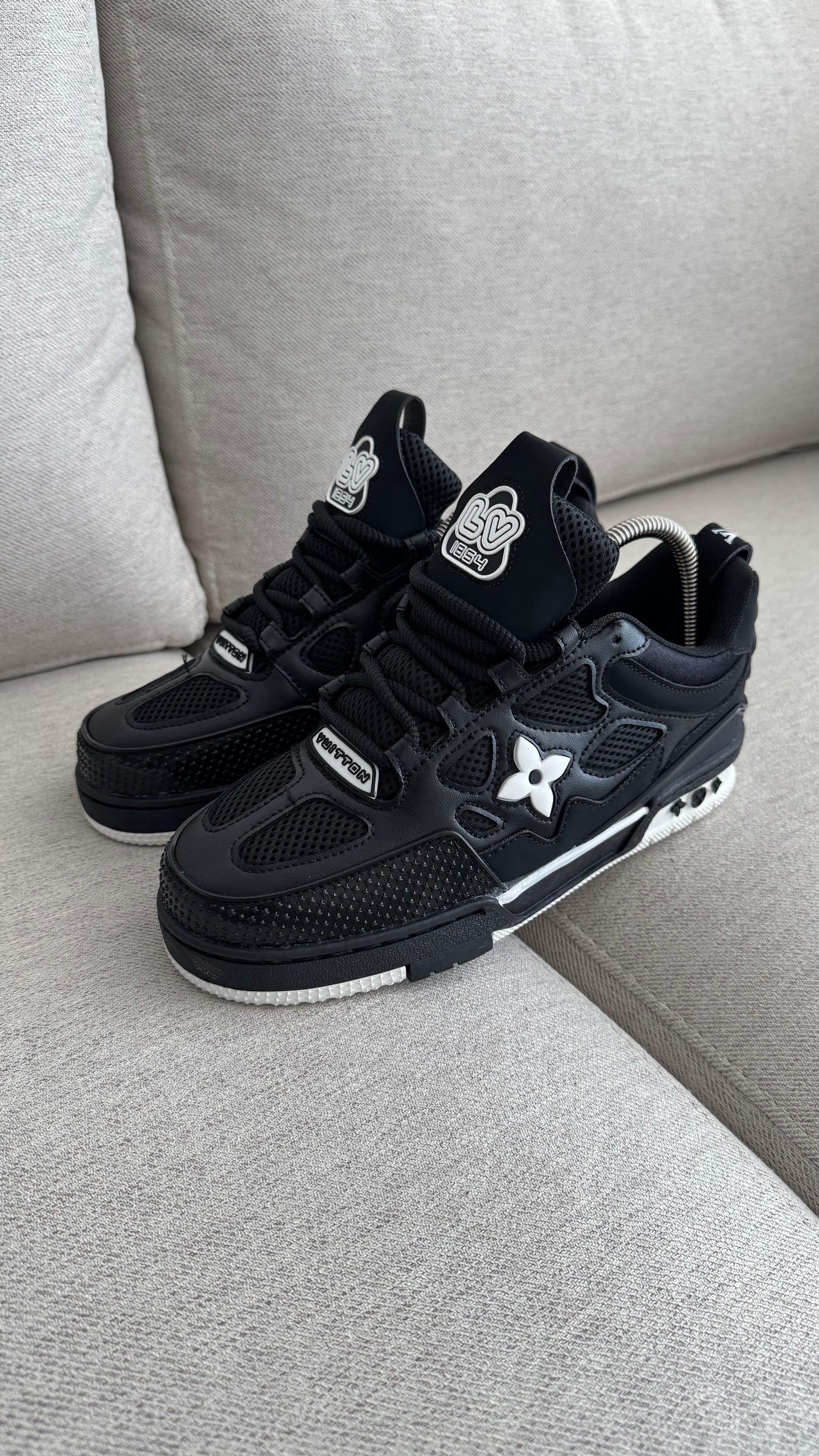 LOUIS VUITTON NEGRO BLANCO