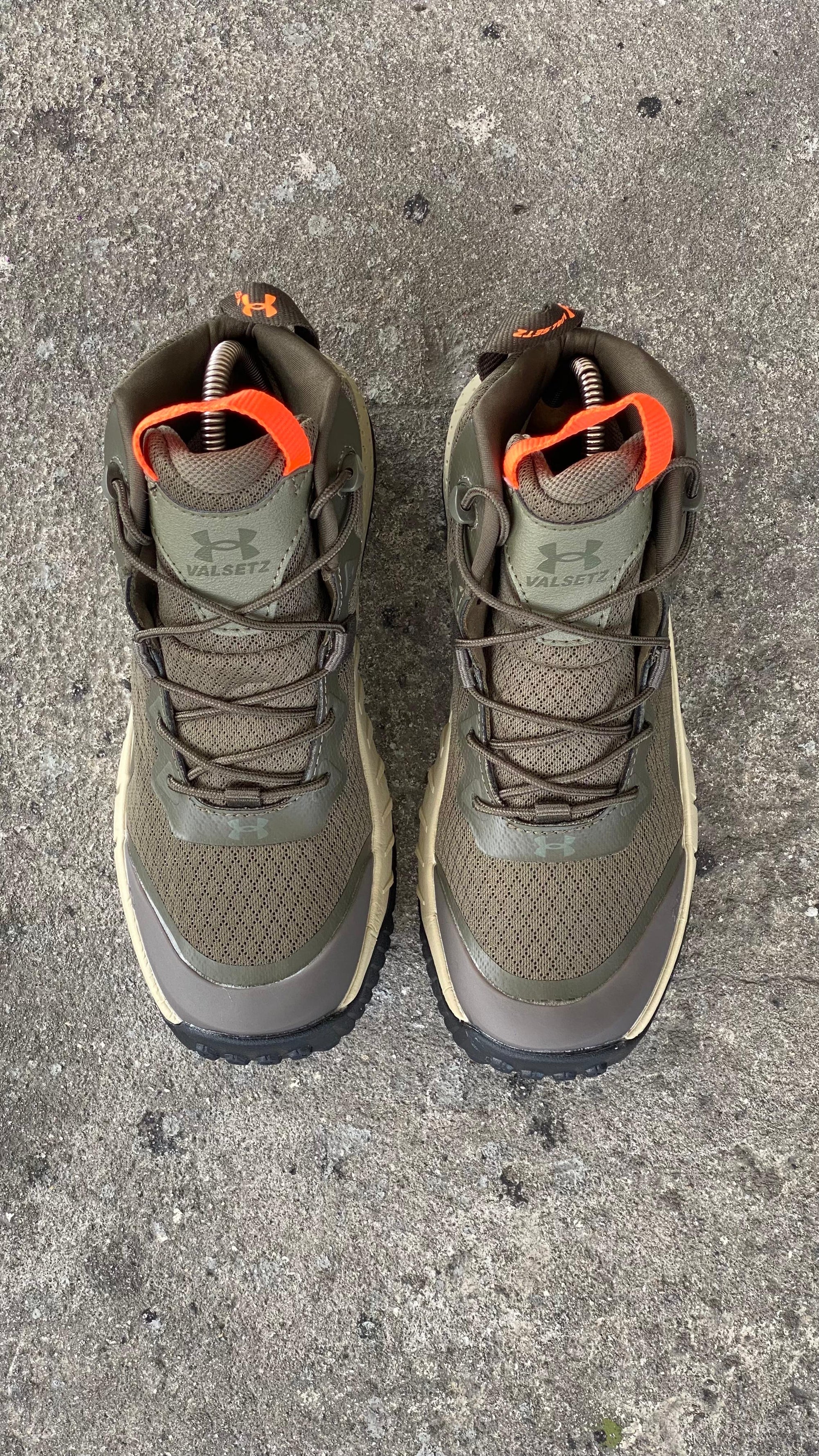 BOTA UNDER ARMOUR  VERDE MILITAR