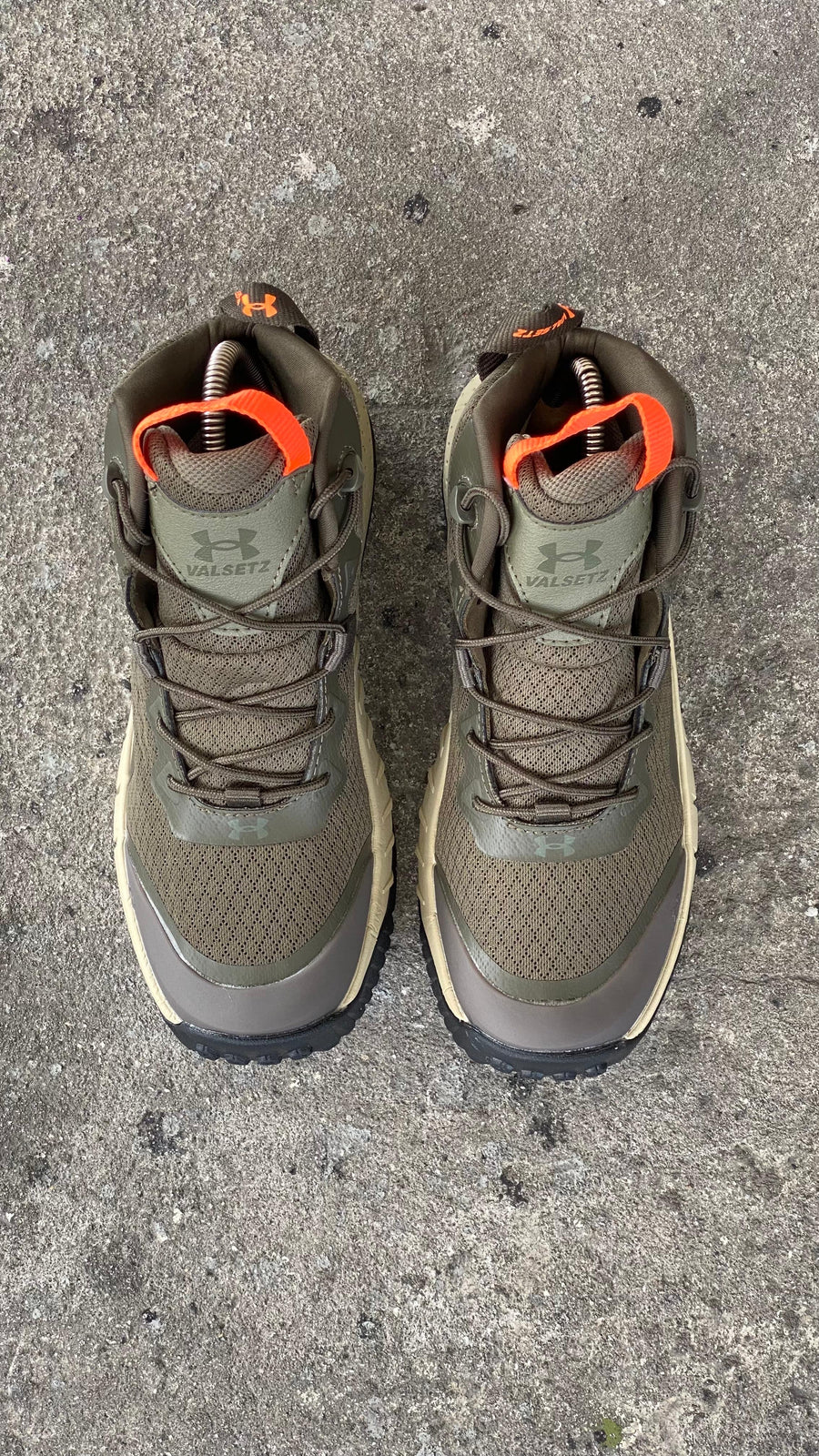 BOTA UNDER ARMOUR  VERDE MILITAR