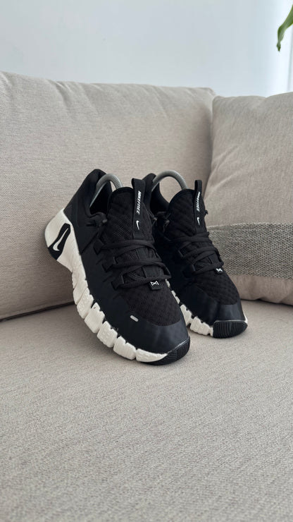 NIKE FREECOM NEGRO BLANCO