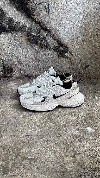 NIKE SKATE BLANCO NEGRO