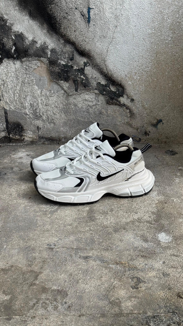 NIKE SKATE BLANCO NEGRO
