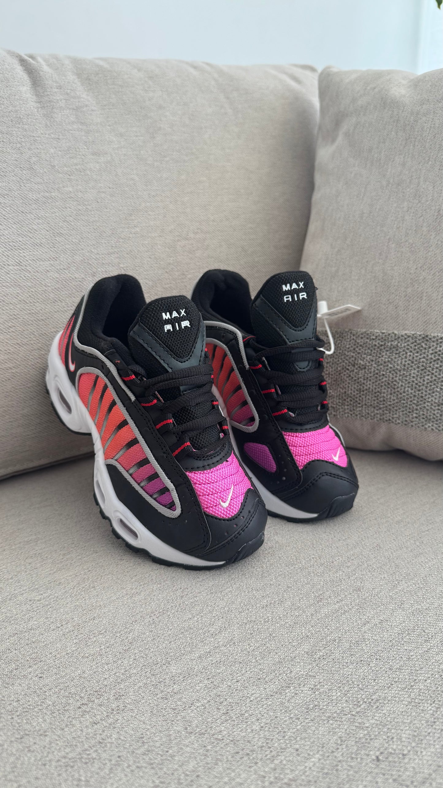 NIKE  TAIWILIND NEGRO COLOR NIÑOS