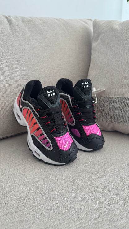 NIKE  TAIWILIND NEGRO COLOR NIÑOS