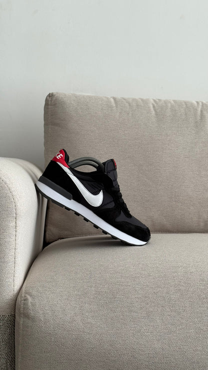 NIKE INTERNACIONAL NEGRO ROJO