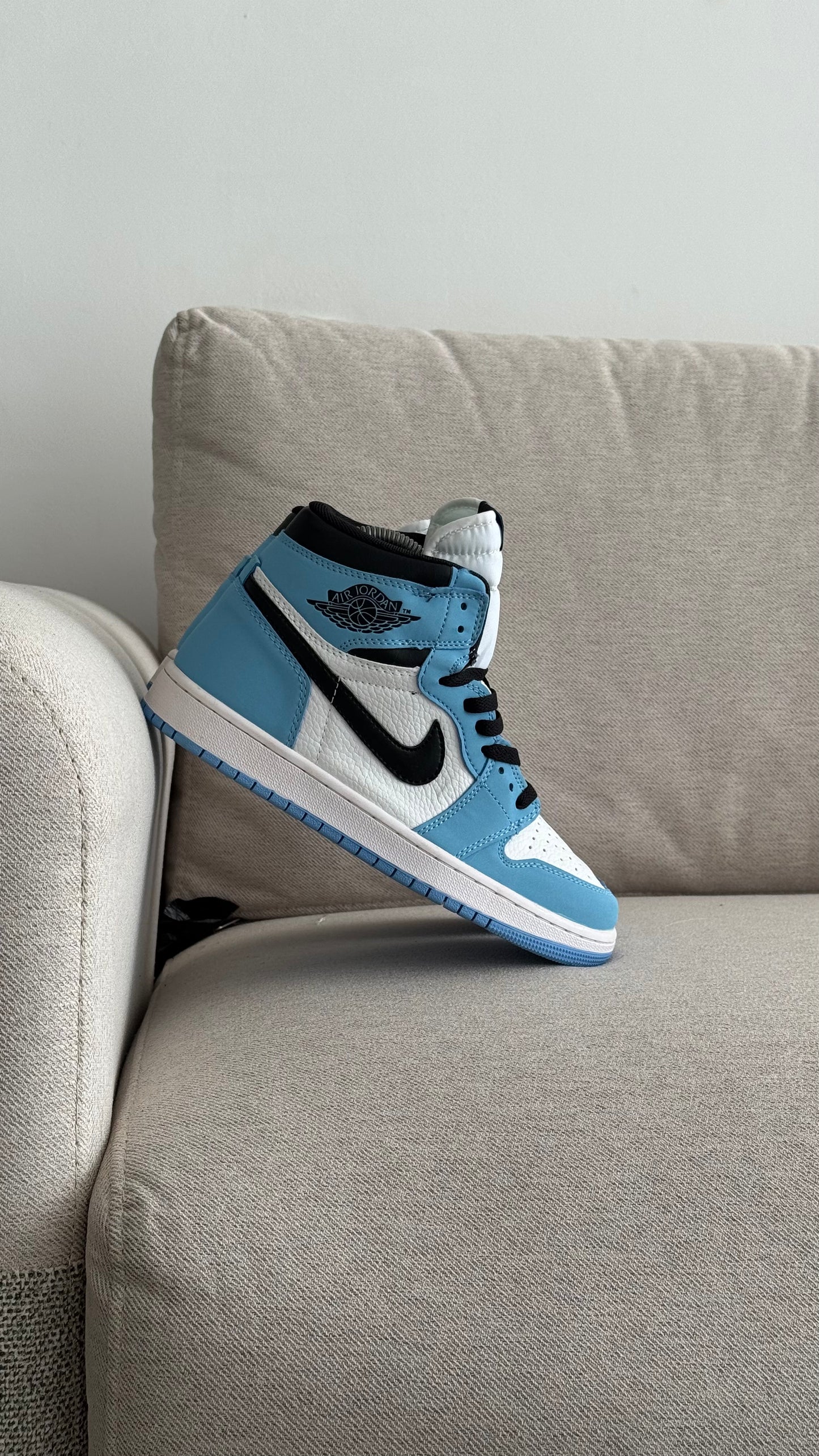 NIKE JORDAN RETRO 1 BLUE