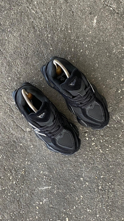 NEW BALANCE NEGRO LINEA BLANCA