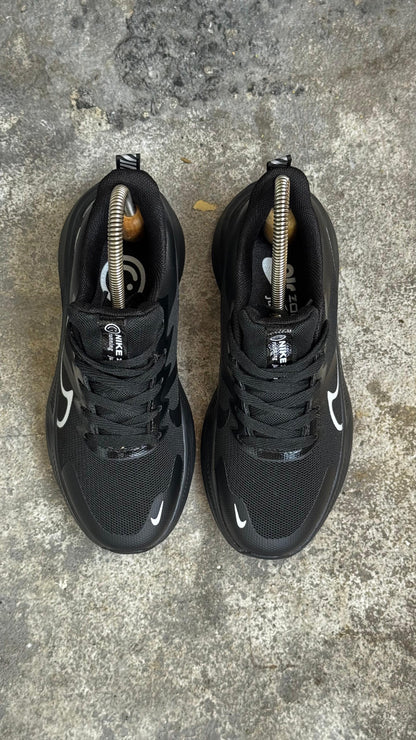 NIKE ZOOM CARITA NEGRO CHULO BLANCO