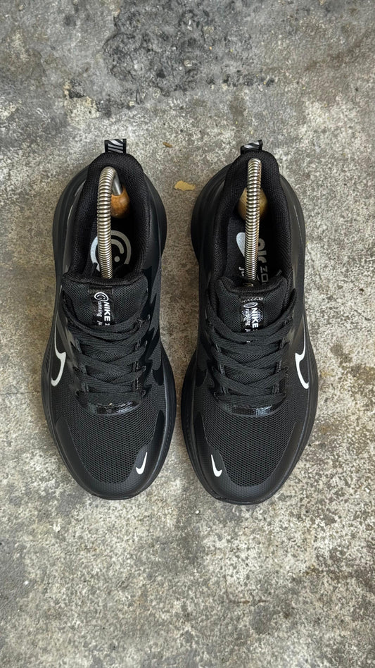 NIKE ZOOM CARITA NEGRO CHULO BLANCO