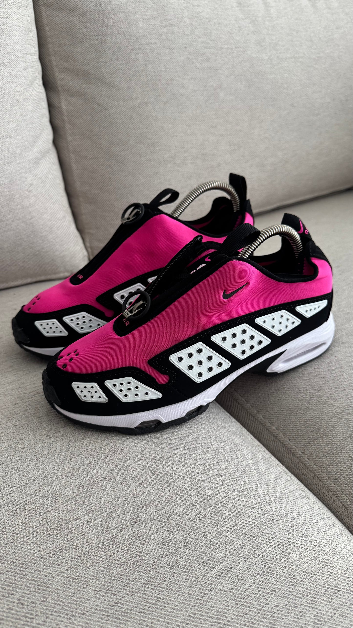 NIKE SUNDER FUCSIA NEGRO