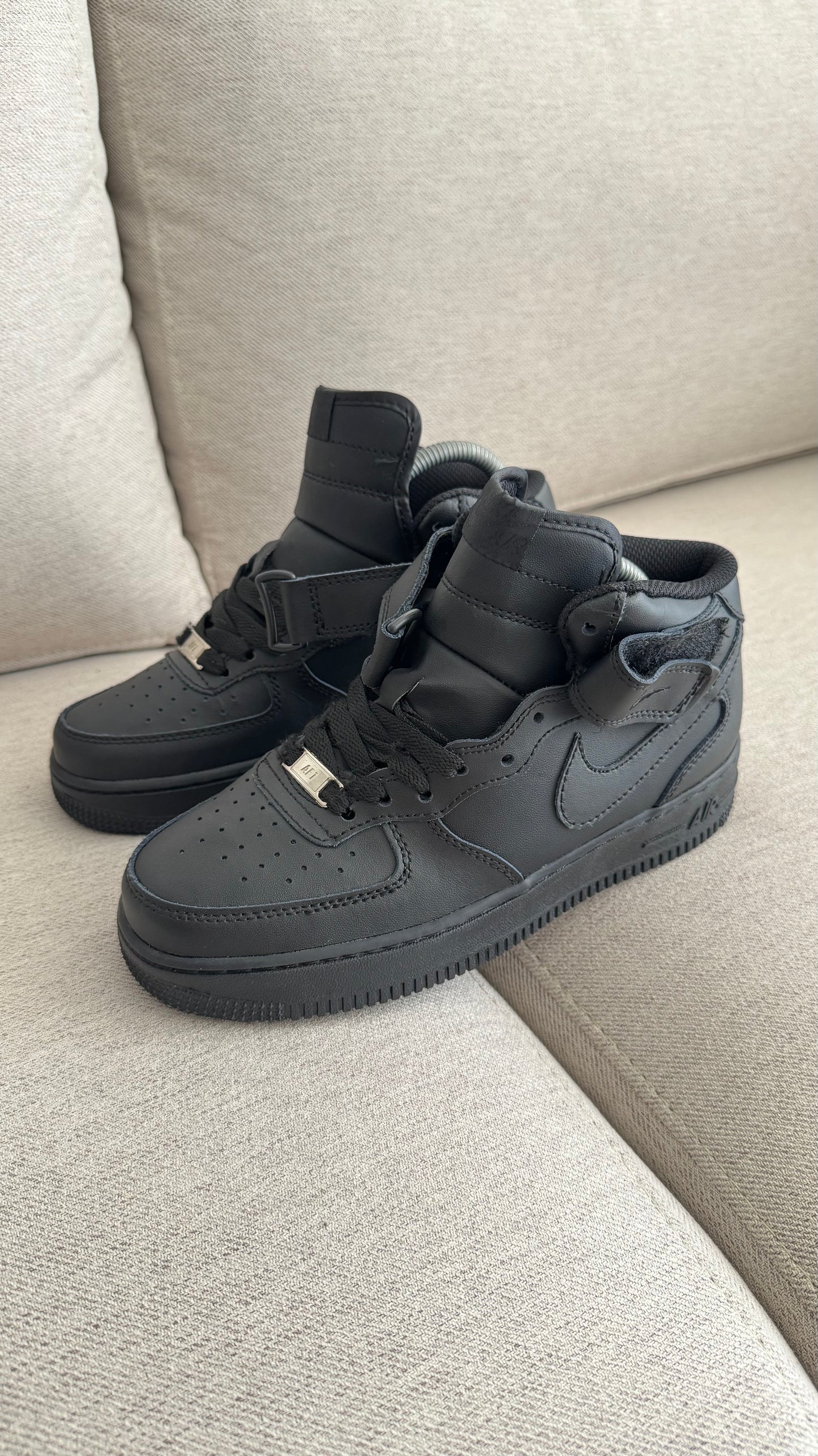 NIKE AF1 BOTA NEGRA