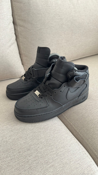 NIKE AF1 BOTA NEGRA
