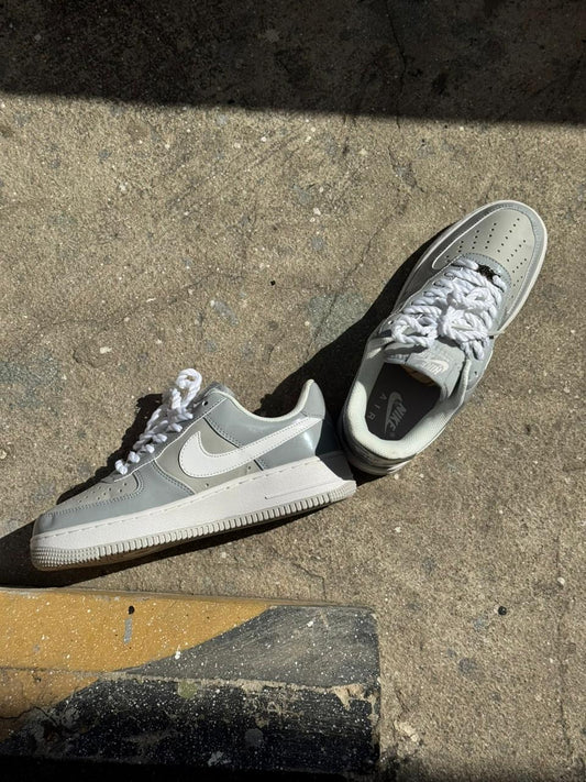 AF1 GRIS BLANCO CHAROL