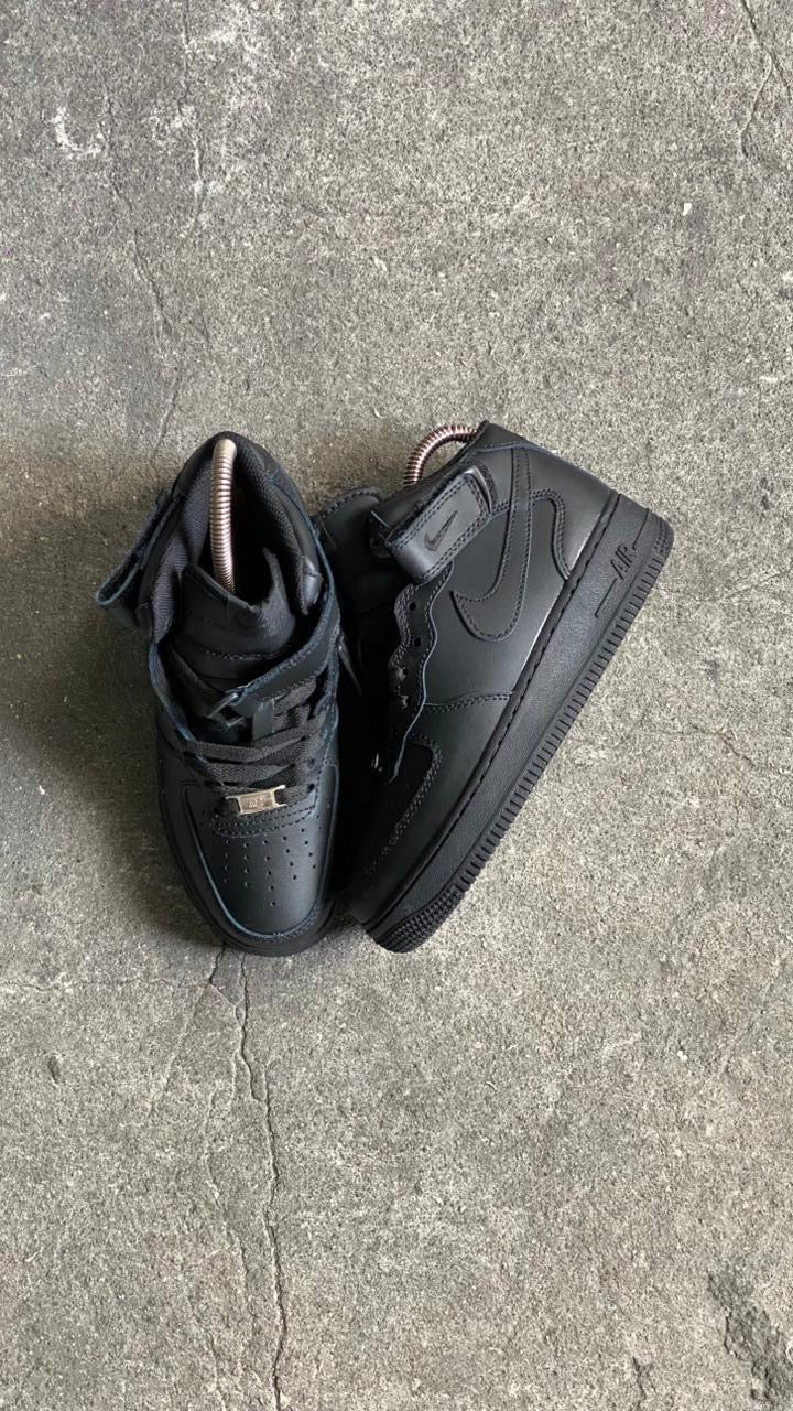 NIKE AF1 BOTA NEGRA