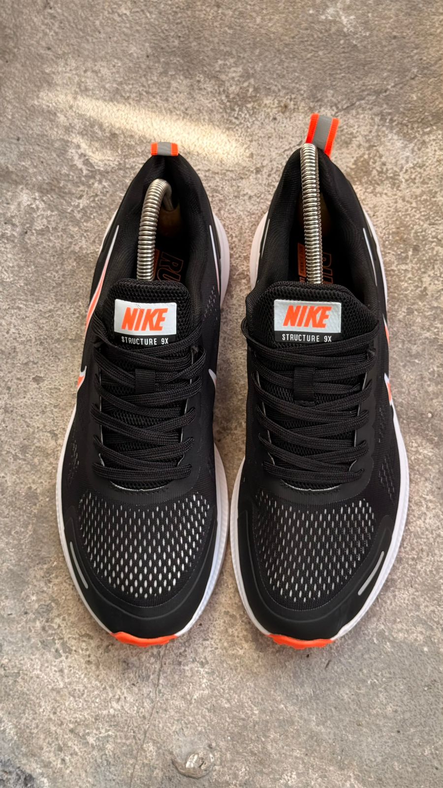 NIKE ZOON RUNNING NEGRO NARANJA