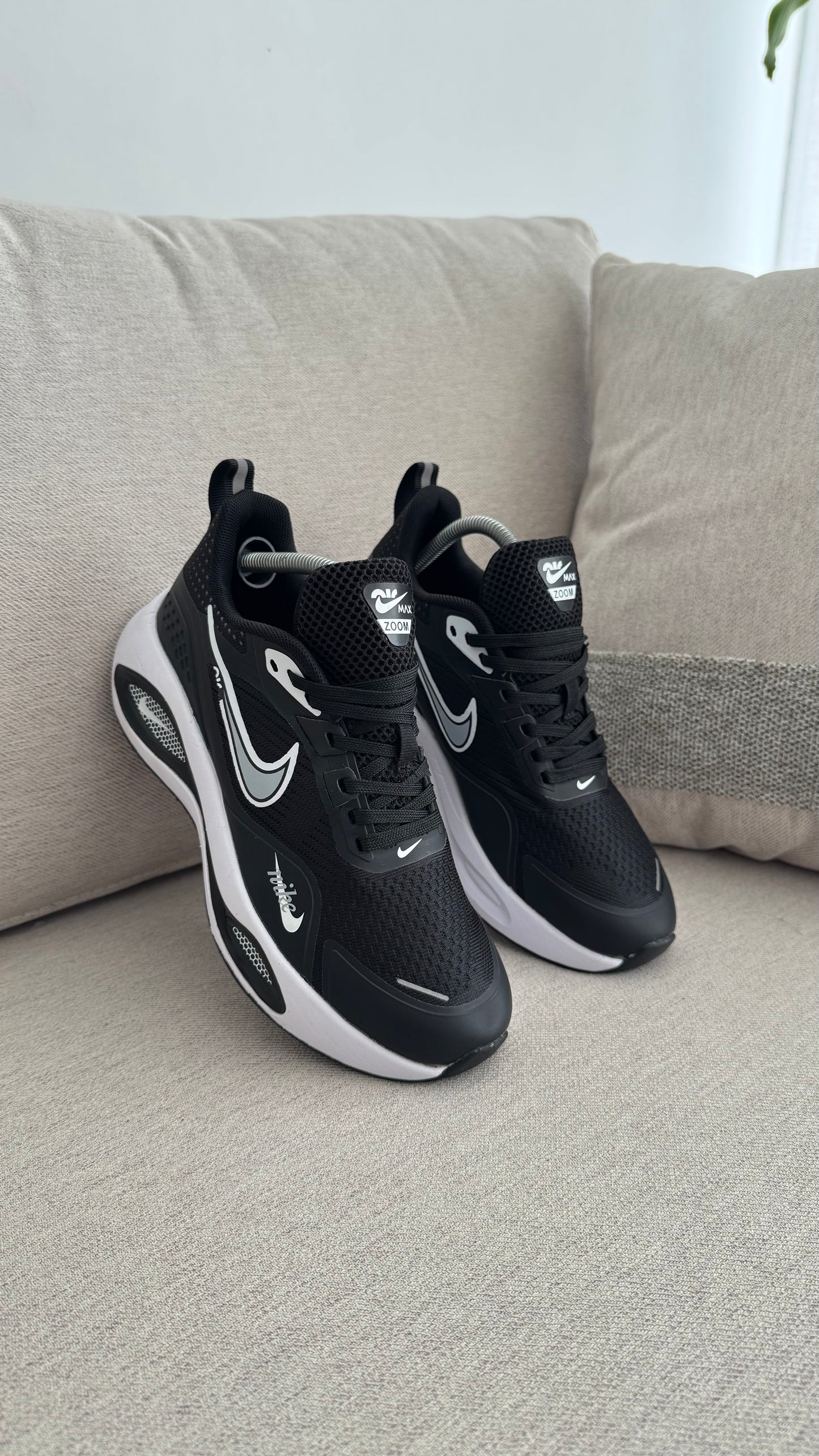 NIKE TENIS NEGRO BLANCO