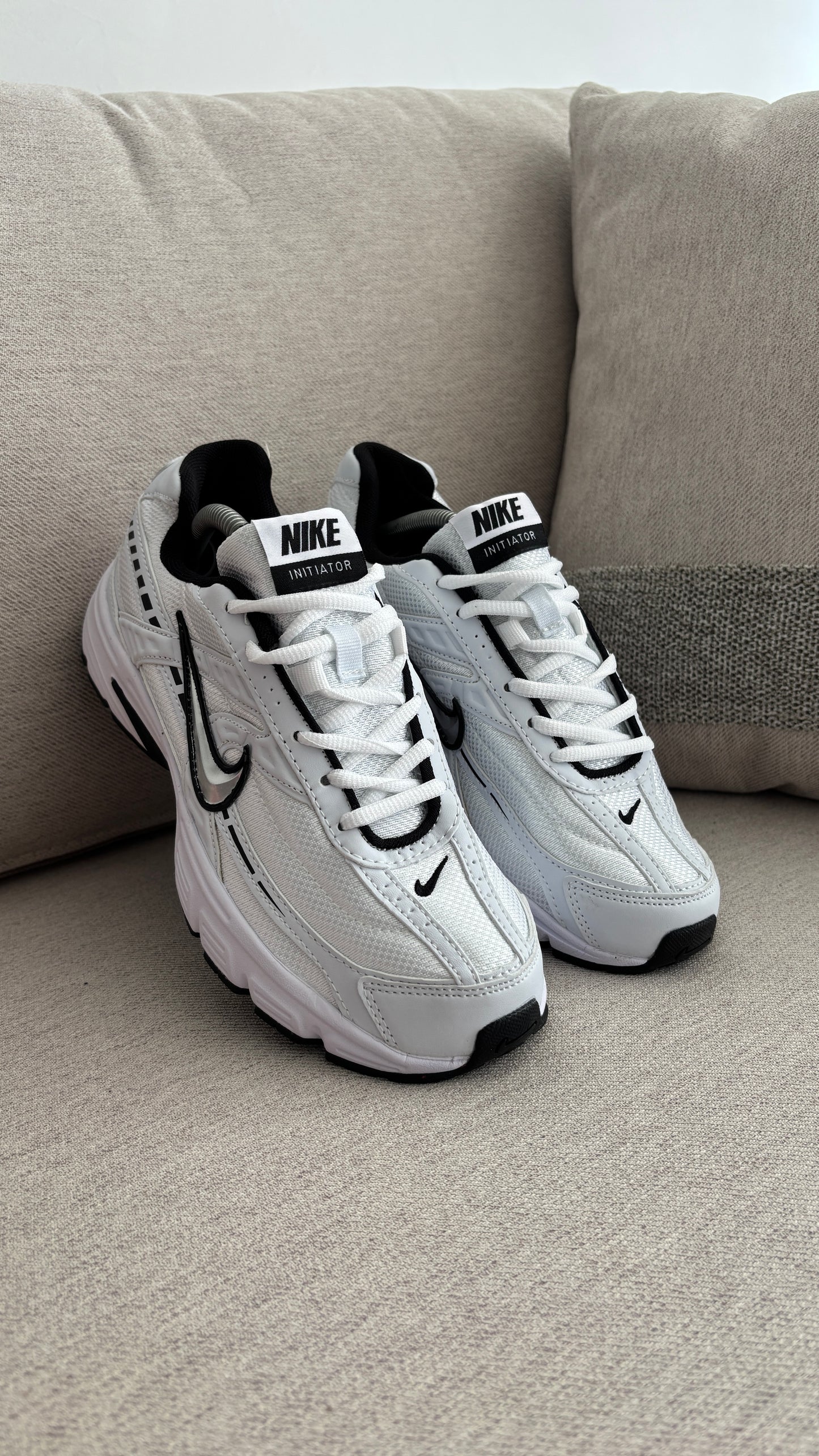 NIKE INITIATOR BLANCO NEGRO