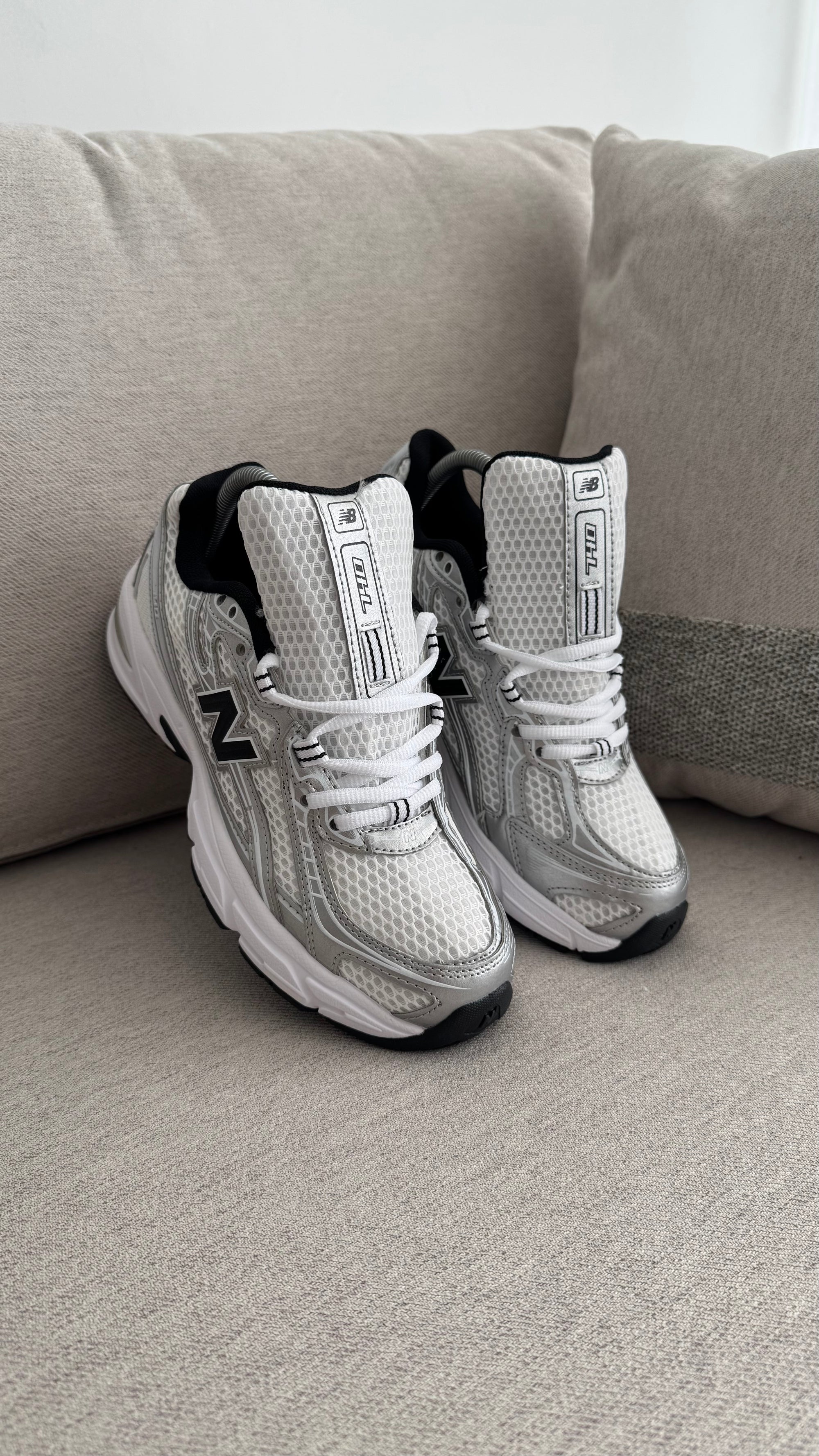 NEW BALANCE  740 BLANCO NEGRO