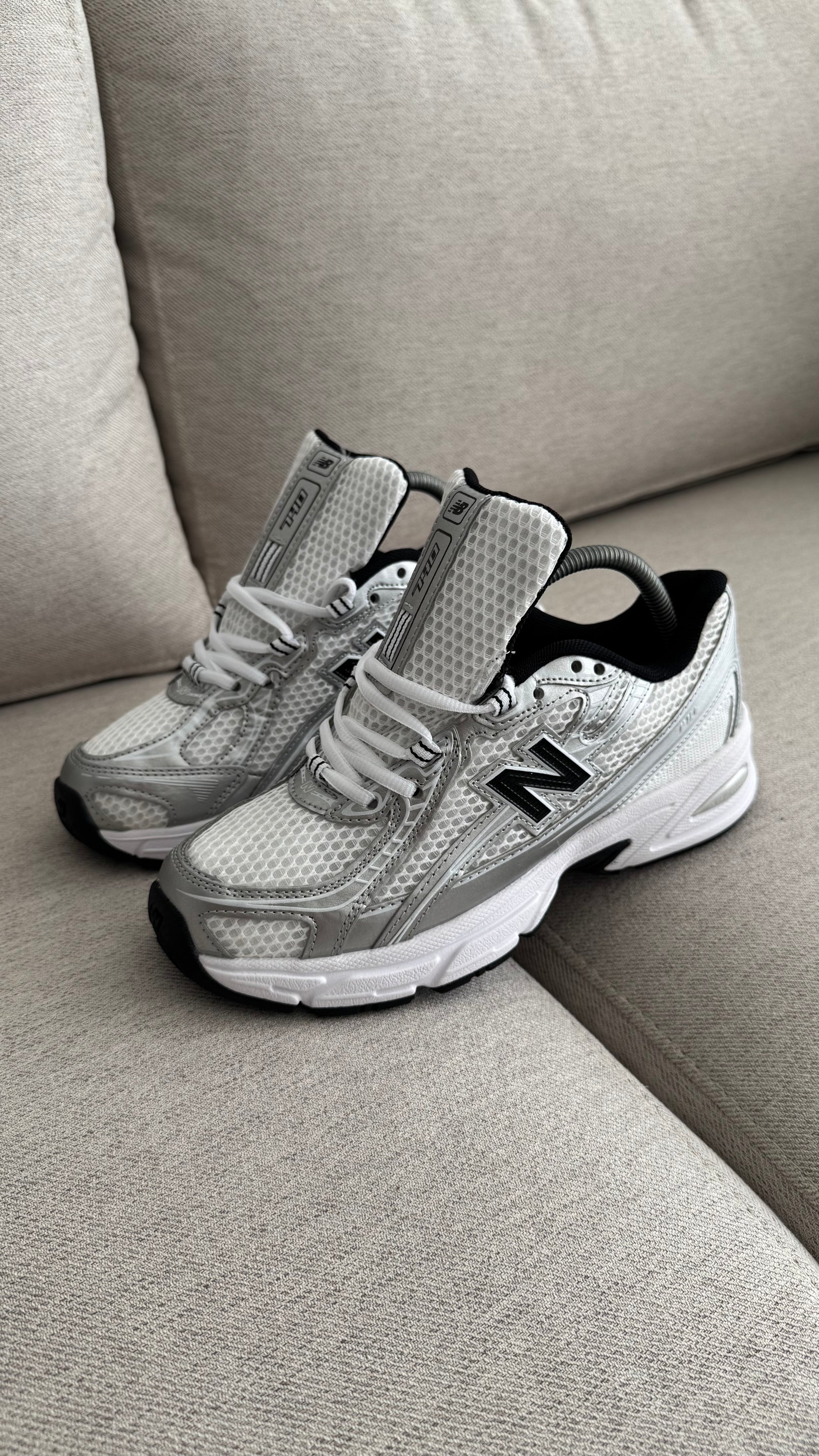 NEW BALANCE  740 BLANCO NEGRO
