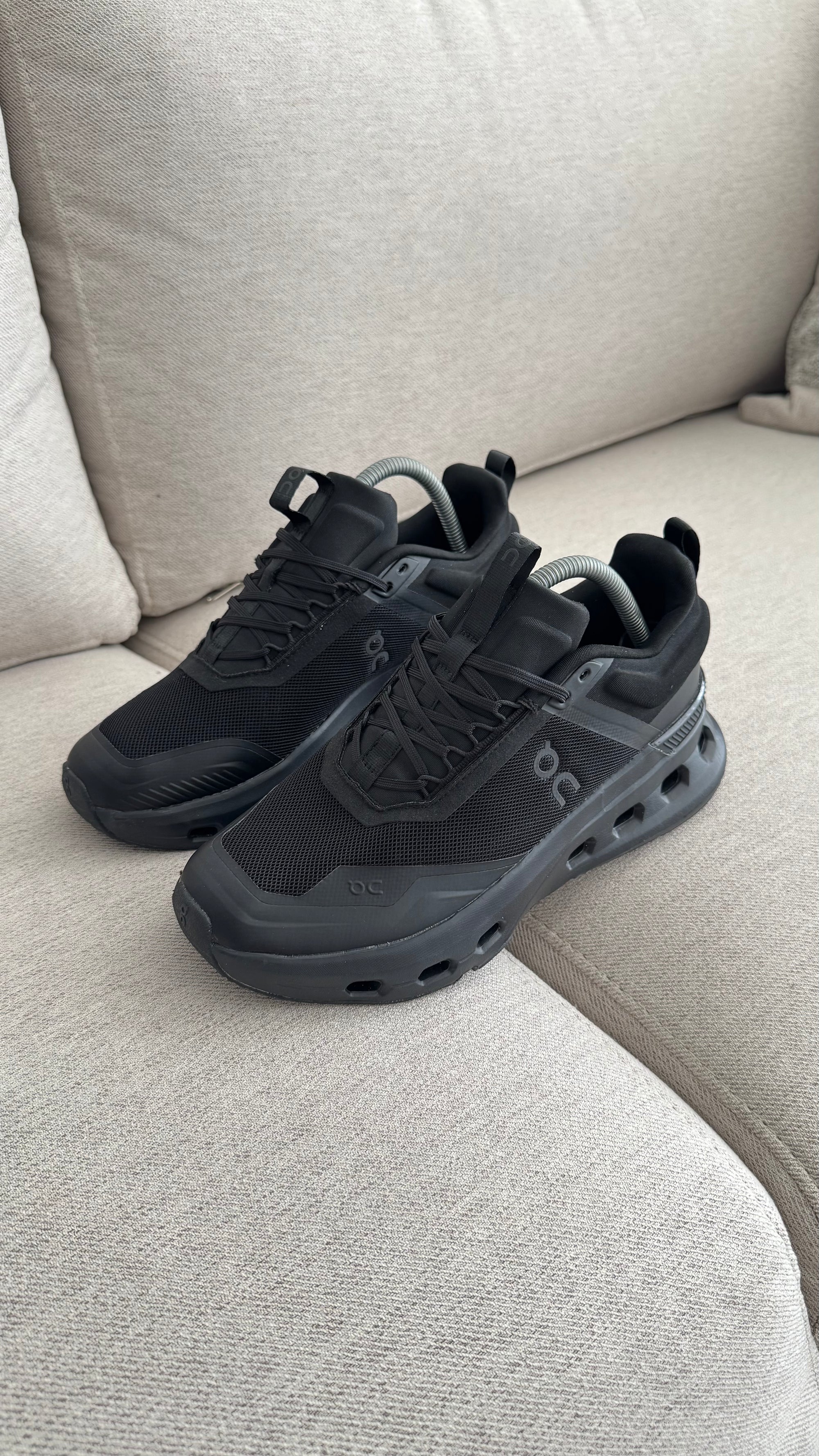 ON CLOUD NEGRO