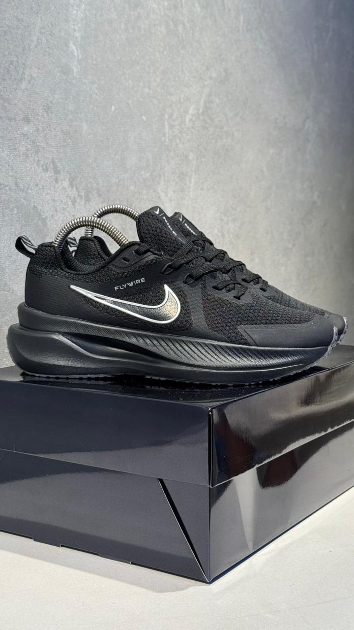 NIKE ZOOM FLY NEGRO