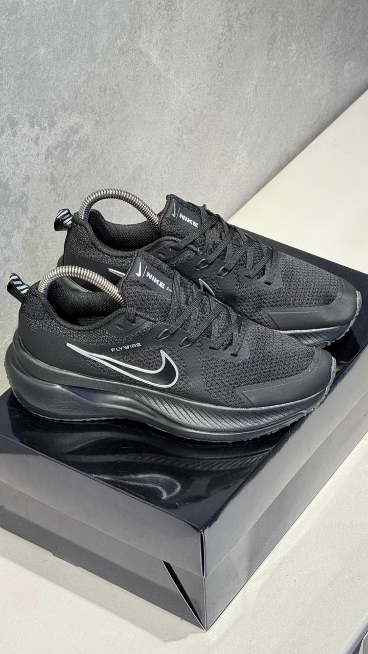 NIKE ZOOM FLY NEGRO