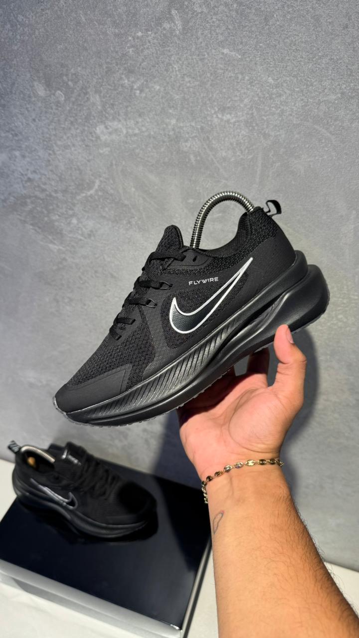 NIKE ZOOM FLY NEGRO