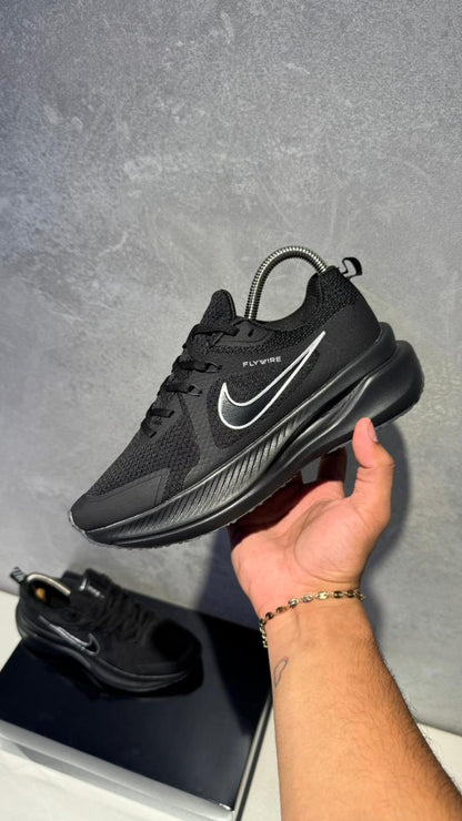 NIKE ZOOM FLY NEGRO