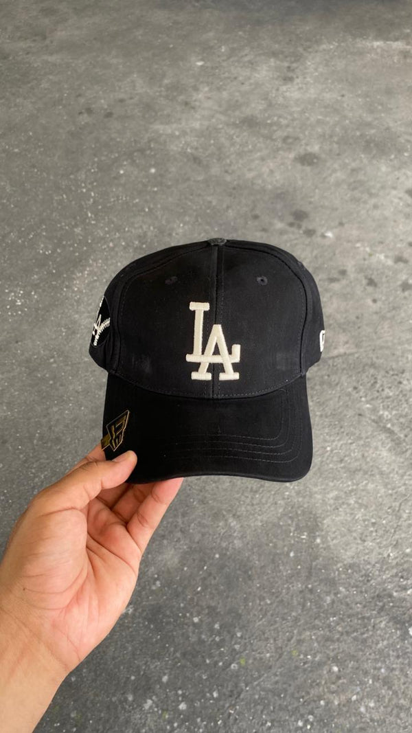 GORRA LOS ANGELES NEGRA LETRA BLANCA