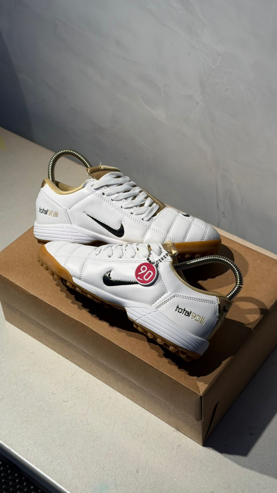 GUAYO SINTETICA NIKE BLANCO DORADO PROMO MASTER