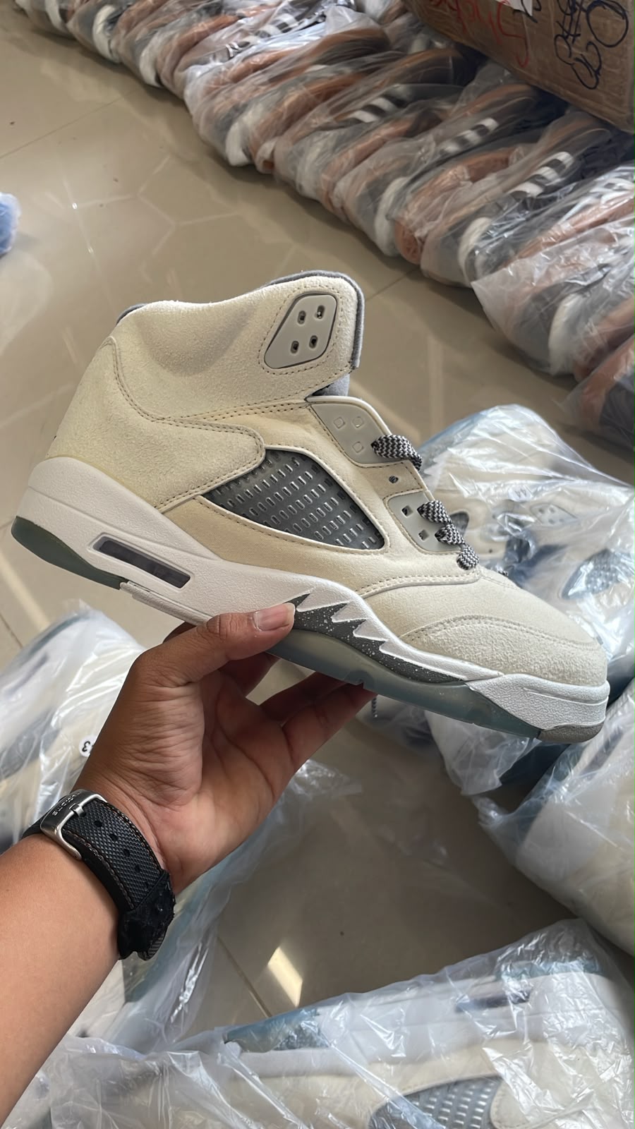 JORDAN RETRO 5  OG WHOTE GREY