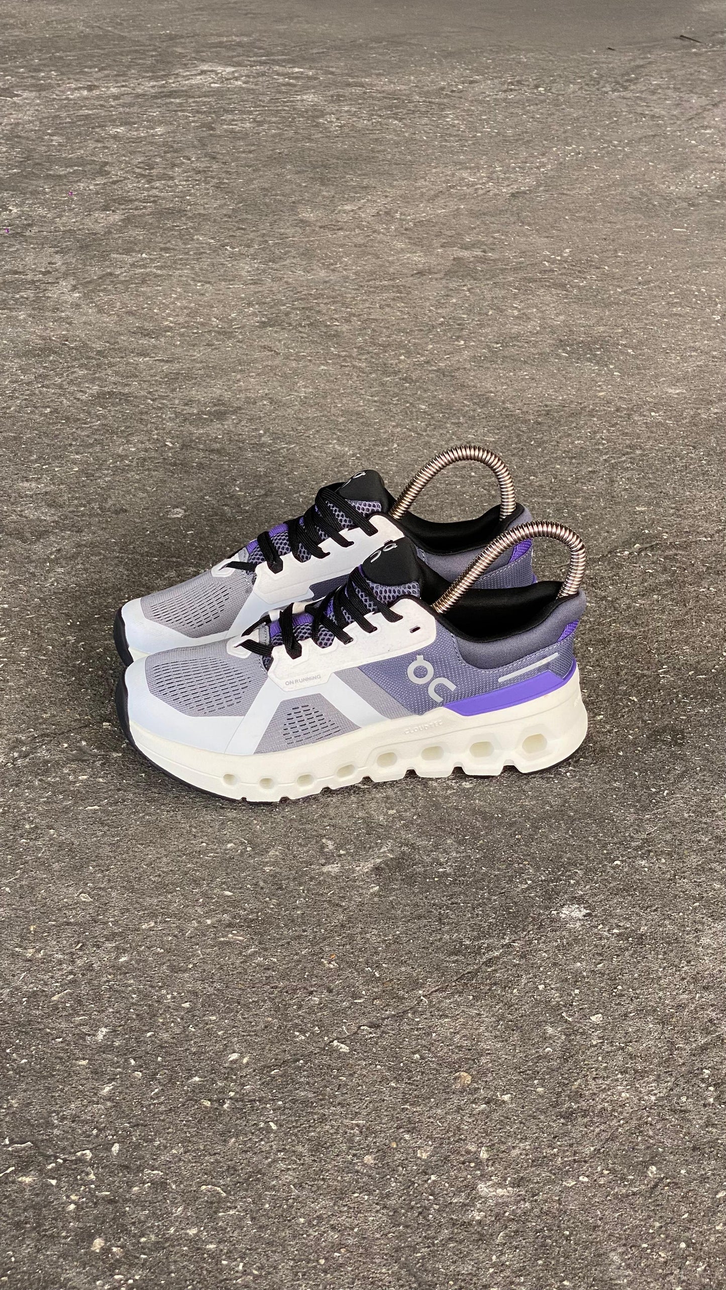ON Cloud blanco morado