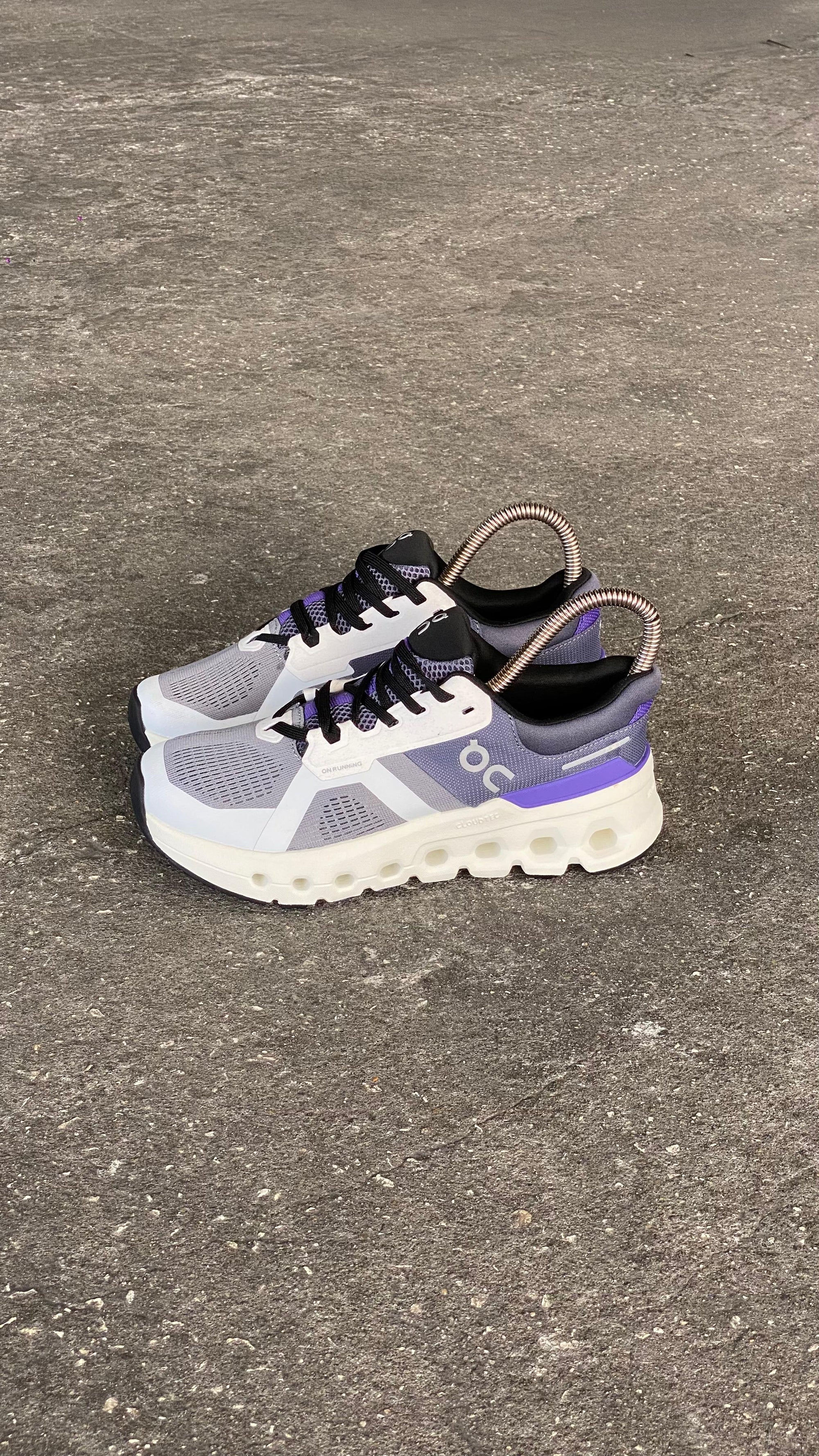 ON Cloud blanco morado